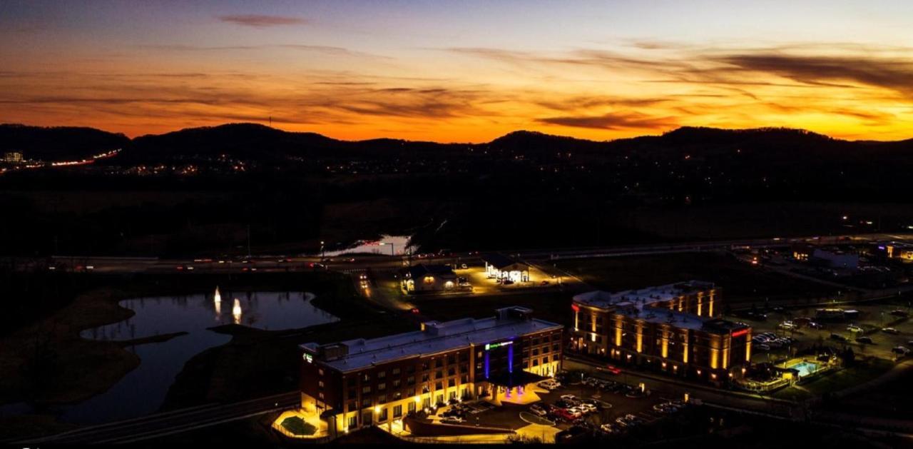 Holiday Inn Express & Suites Franklin - Berry Farms By Ihg Εξωτερικό φωτογραφία